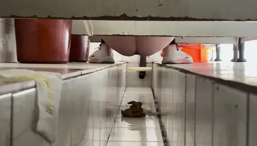 Female Hand Ditch Dry Toilet Hidden Shooting #17 82V, SifangKTV, 