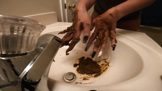 Brownsensations - Shitting in the sink and washing my hands in it