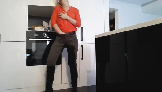 thefartbabes - Blonde Haki Jeans Poop