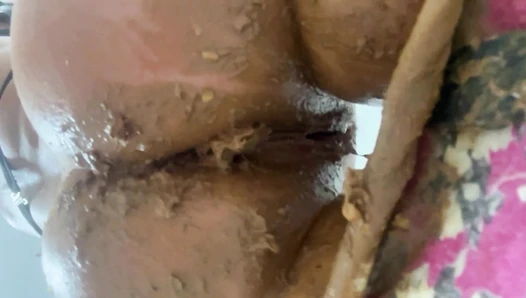 thefartbabes - Messy Throne Poop