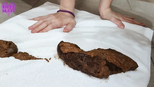 Kitty Skatt - Blooper Pooper pt 4: 3-day hold for custom constipation vid comes out half liquid