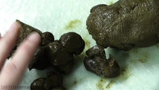 DirtyMaryan - Pooping and showing texture of my shit